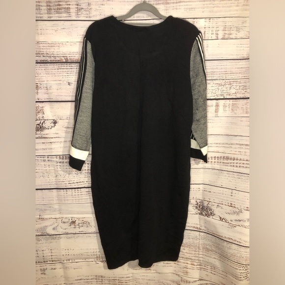 VENUS Black and White 3/4 Sleeve Scoop Neck Sweater Dress - Picture 13 of 14
